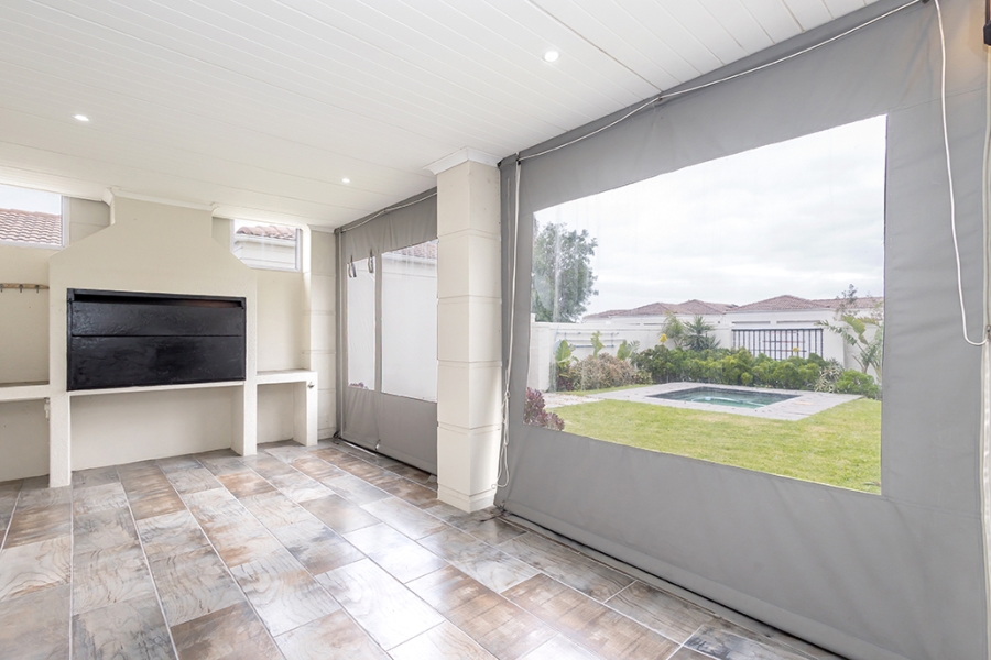 3 Bedroom Property for Sale in Sunningdale Western Cape